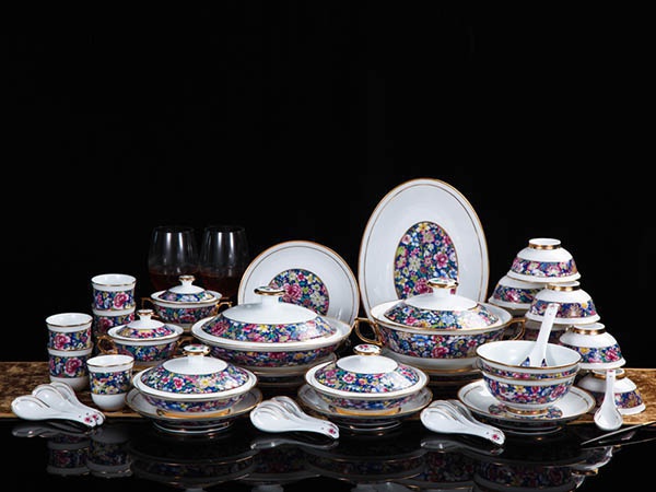 68頭金地萬(wàn)花高白琺瑯彩¥13,800.00