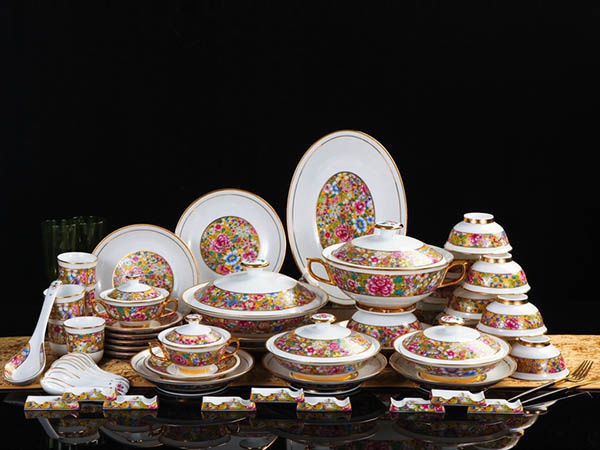 68頭金地萬(wàn)花高白琺瑯彩¥13,800.00